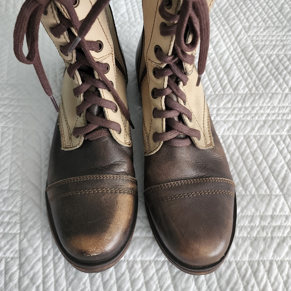 Steve Madden cameron distressed two tone booties boots brown tan lace up